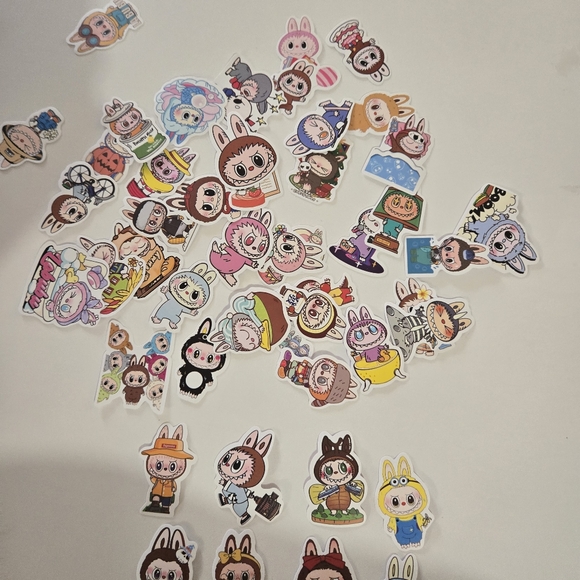 🍒🍒 25 Piece Bundle: Labubu Hair Clips, Stickers & Bags - Picture 6 of 6